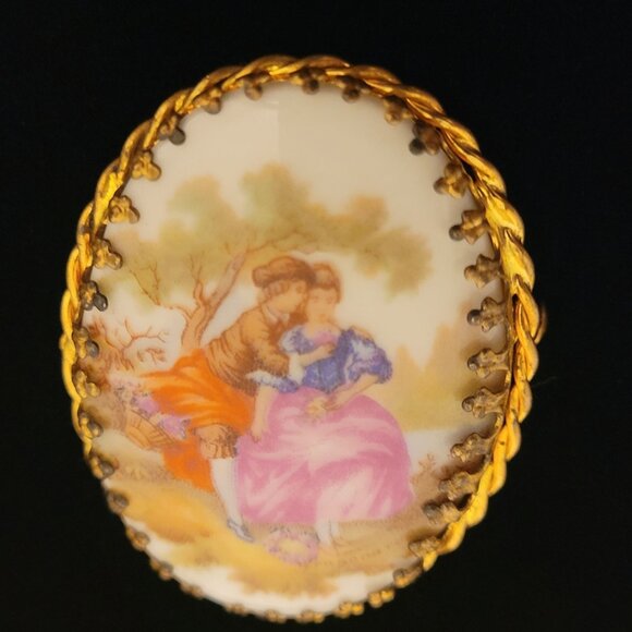 Antique Limoges Romantic Courting Couple Goldtone Brooch Signed French Made Pin - Picture 1 of 5